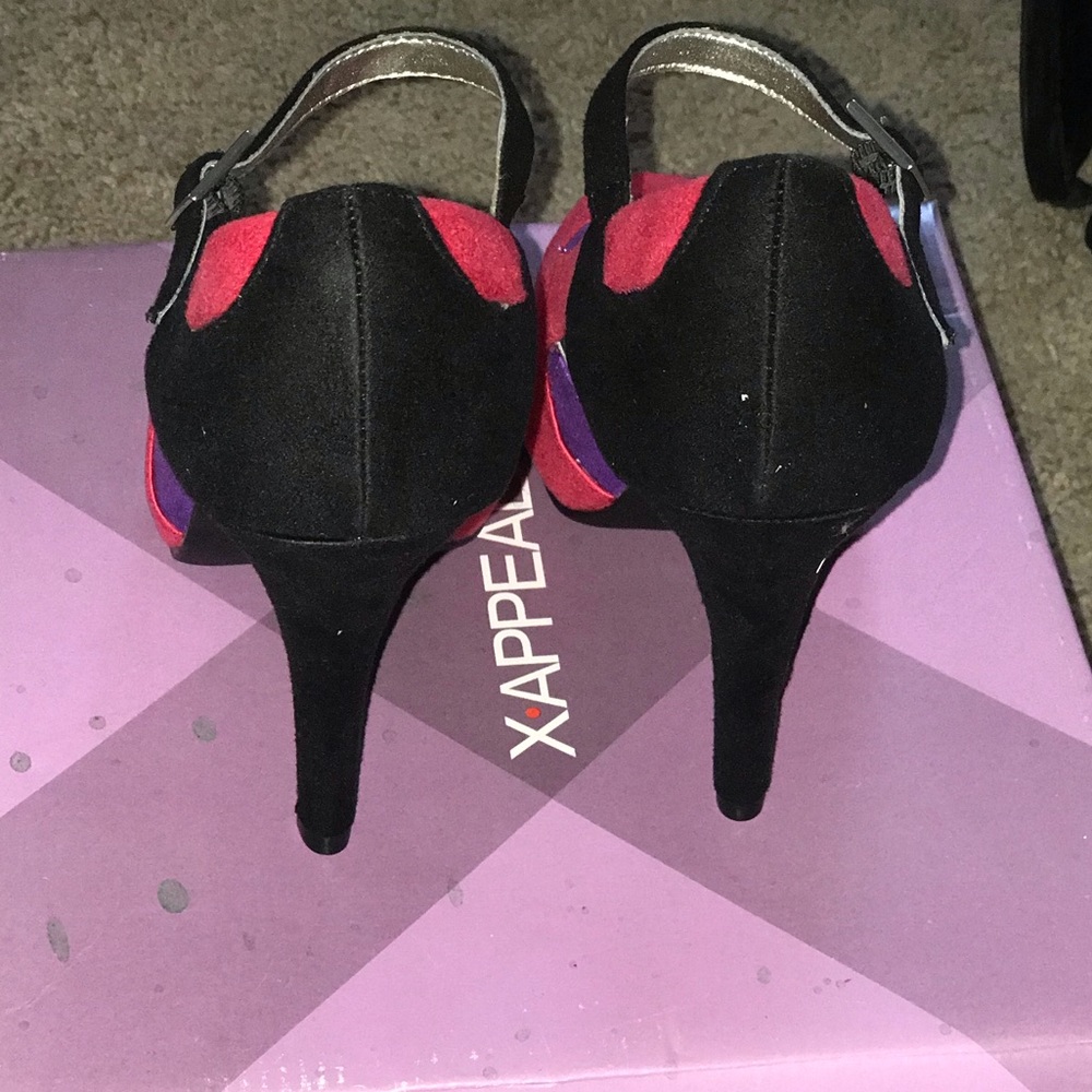 Heels - Picture 3 of 3